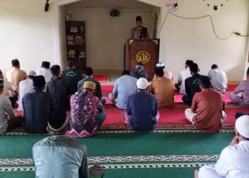 Jadi Khatib Jumat, Kapolsek Dolok Silau Ajak Warga Cingkes Wujudkan Kamtibmas Dari Diri Sendiri.